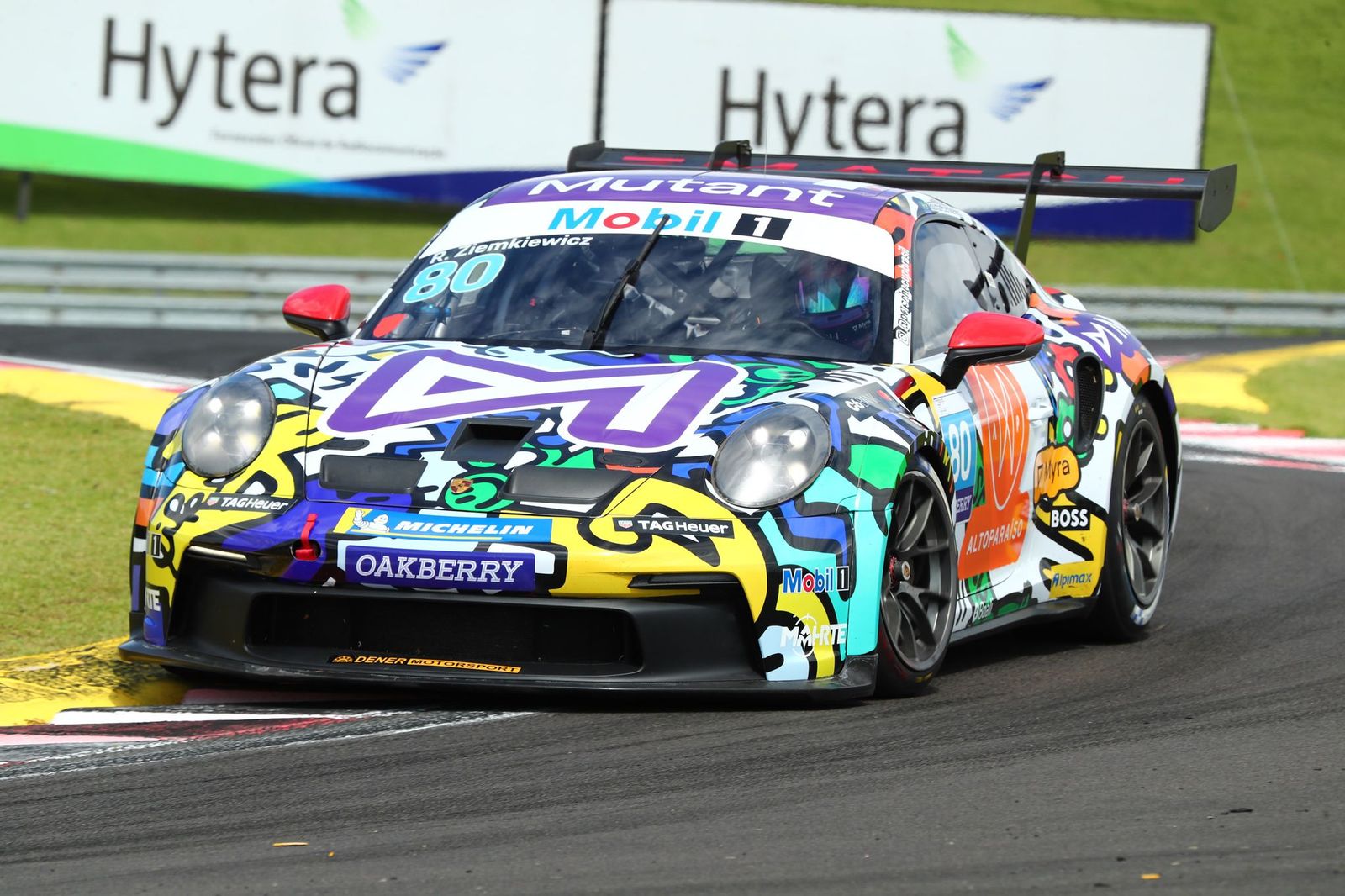 Ziemkiewicz e Menossi estreiam pintura colorida na Porsche Cup no  Velocitta: “Adorando” - Notícia de Porsche Cup